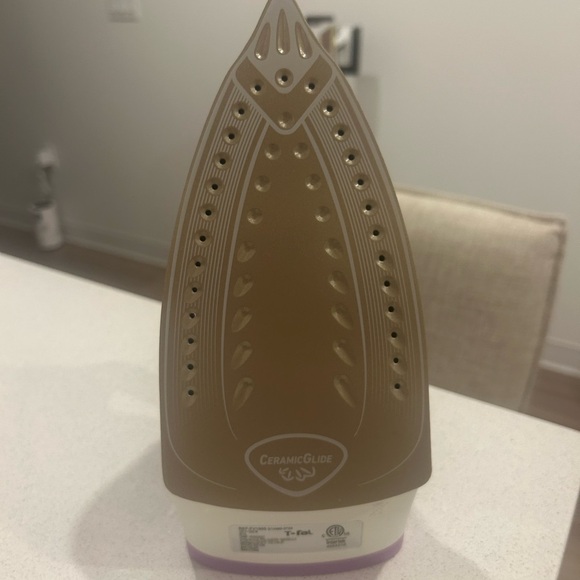 Purple T-fal Steam Essential Iron. Clothing Iron. Laundry care. Barely Used. - Picture 3 of 4